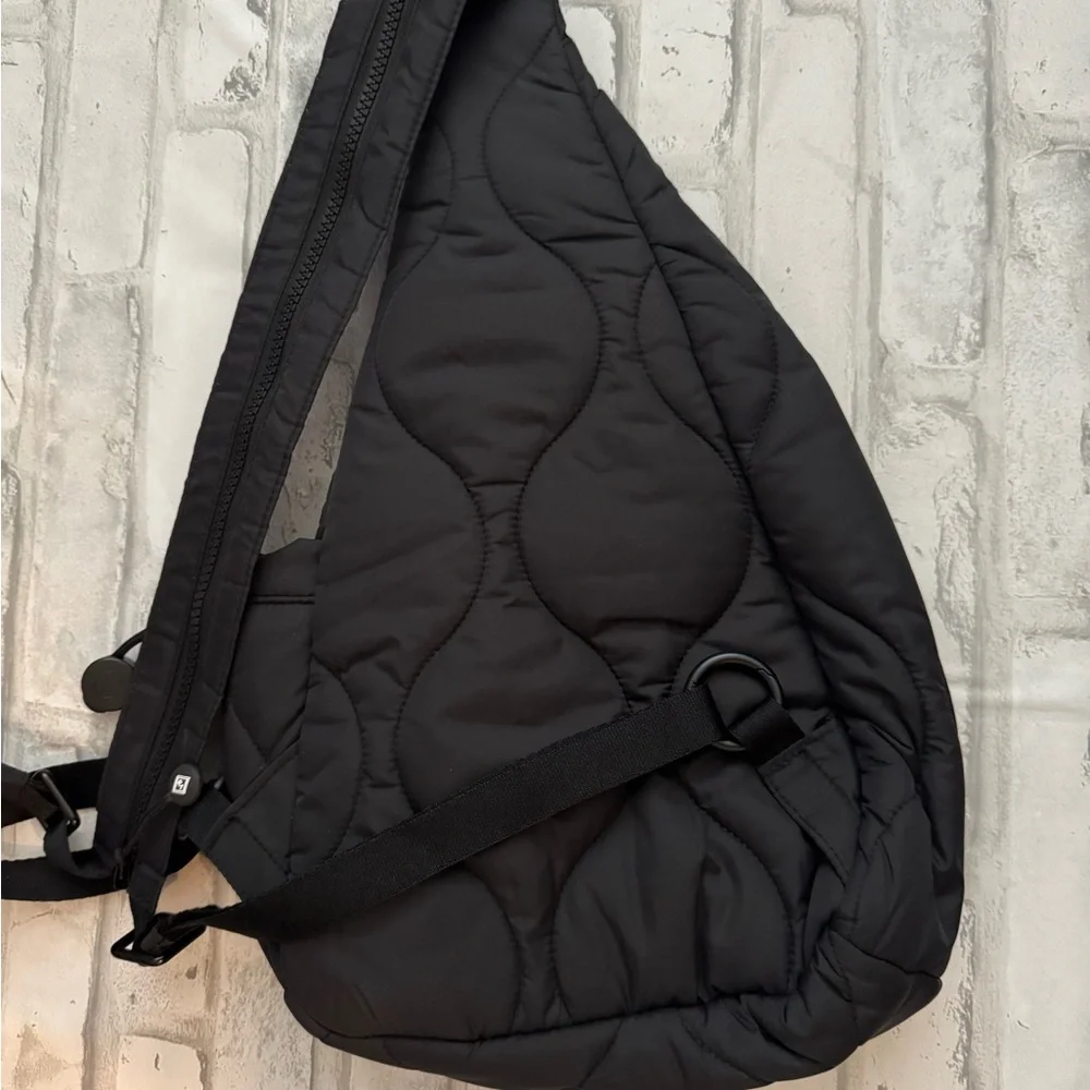 Vera Bradley featherweight sling - Picture 2 of 2